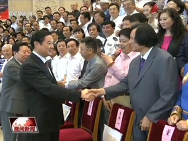 2016年6月13日至15日，中国民间文艺家协会第九次全国代表大会在北京京西宾馆隆重举行，中央政治局委员、书记处书记，中宣部部长刘奇葆，中国文联主席孙家正，中国民间文艺家协会主席潘鲁生等各级领导参加。华艺华体会官方认证平台_华体会huatihui（中国）
董事长傅绍相参加代表大会，并与刘奇葆部长亲切握手。