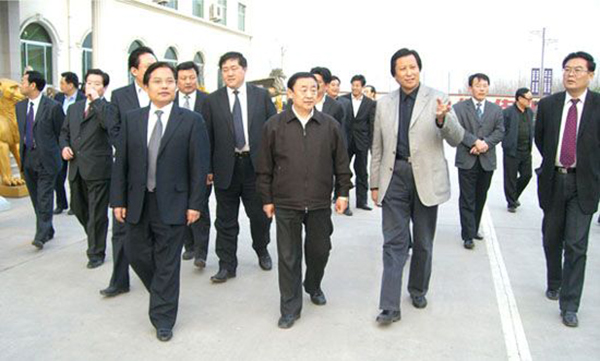 山东省委副书记、省长韩寓群、潍坊市委书记张新起一行莅临华艺华体会官方认证平台_华体会huatihui（中国）
参观指导，傅绍相总经理介绍华体会官方认证平台_华体会huatihui（中国）
艺术