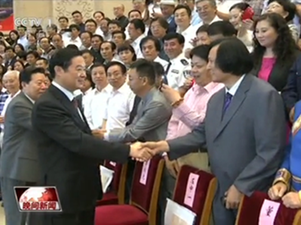2016年6月13日至15日，中国民间文艺家协会第九次全国代表大会在北京京西宾馆隆重举行，中央政治局委员、书记处书记，中宣部部长刘奇葆，中国文联主席孙家正，中国民间文艺家协会主席潘鲁生等各级领导参加。华艺华体会官方认证平台_华体会huatihui（中国）
董事长傅绍相参加代表大会，并与刘奇葆部长亲切握手。