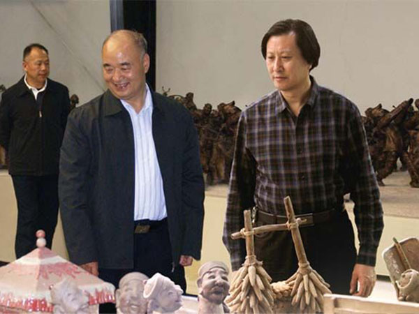 中央政治局委员、中央军事委员会副主席许其亮来华艺华体会官方认证平台_华体会huatihui（中国）
视察指导，傅绍相总经理介绍华体会官方认证平台_华体会huatihui（中国）
艺术